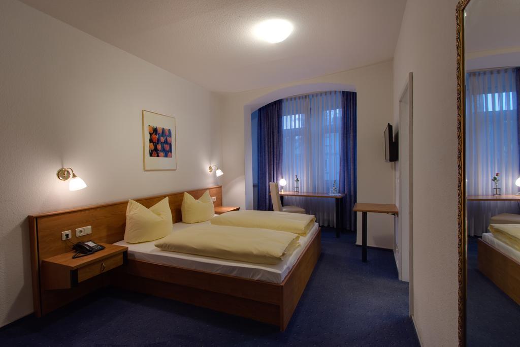 Hotel Gasthof Baeren à Ochsenfurt Chambre photo